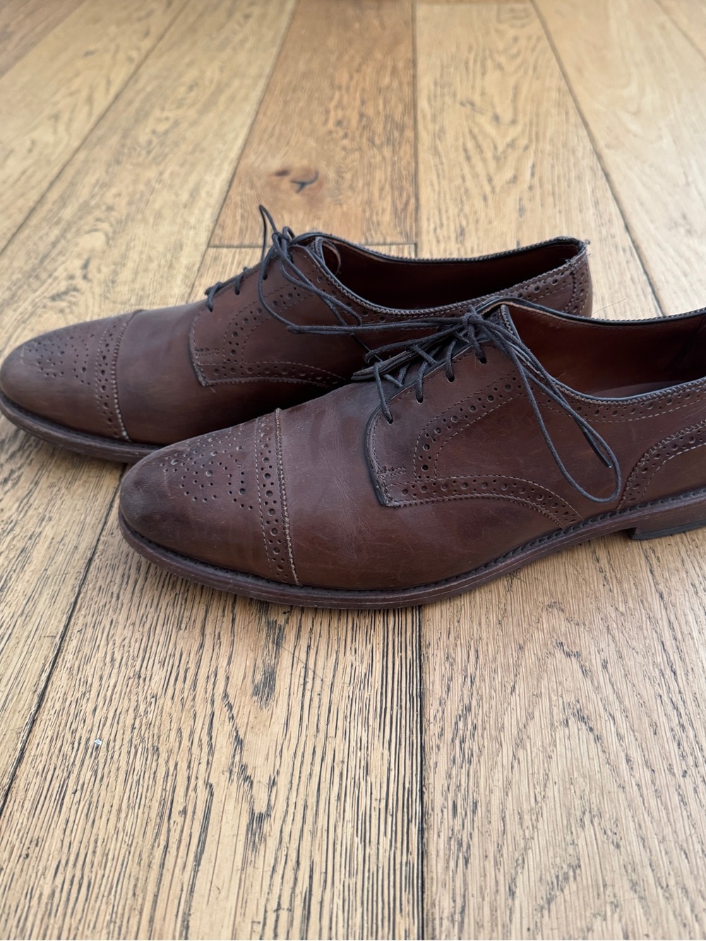 Allen Edmonds Brown Leather Cap-Toe Brogues - Picture 3 of 6